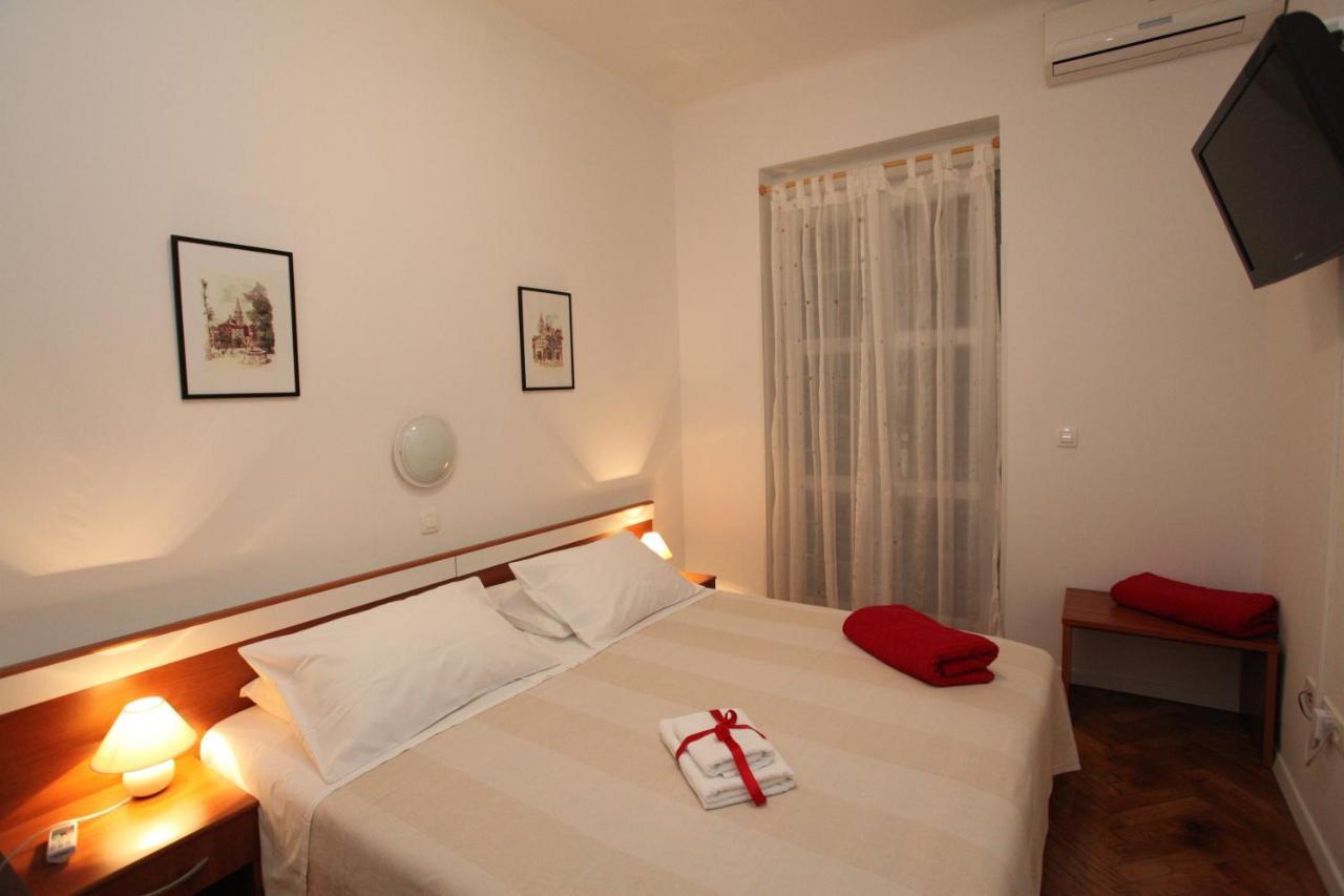 Vincent Apt. In Old Town Centre Apartman *