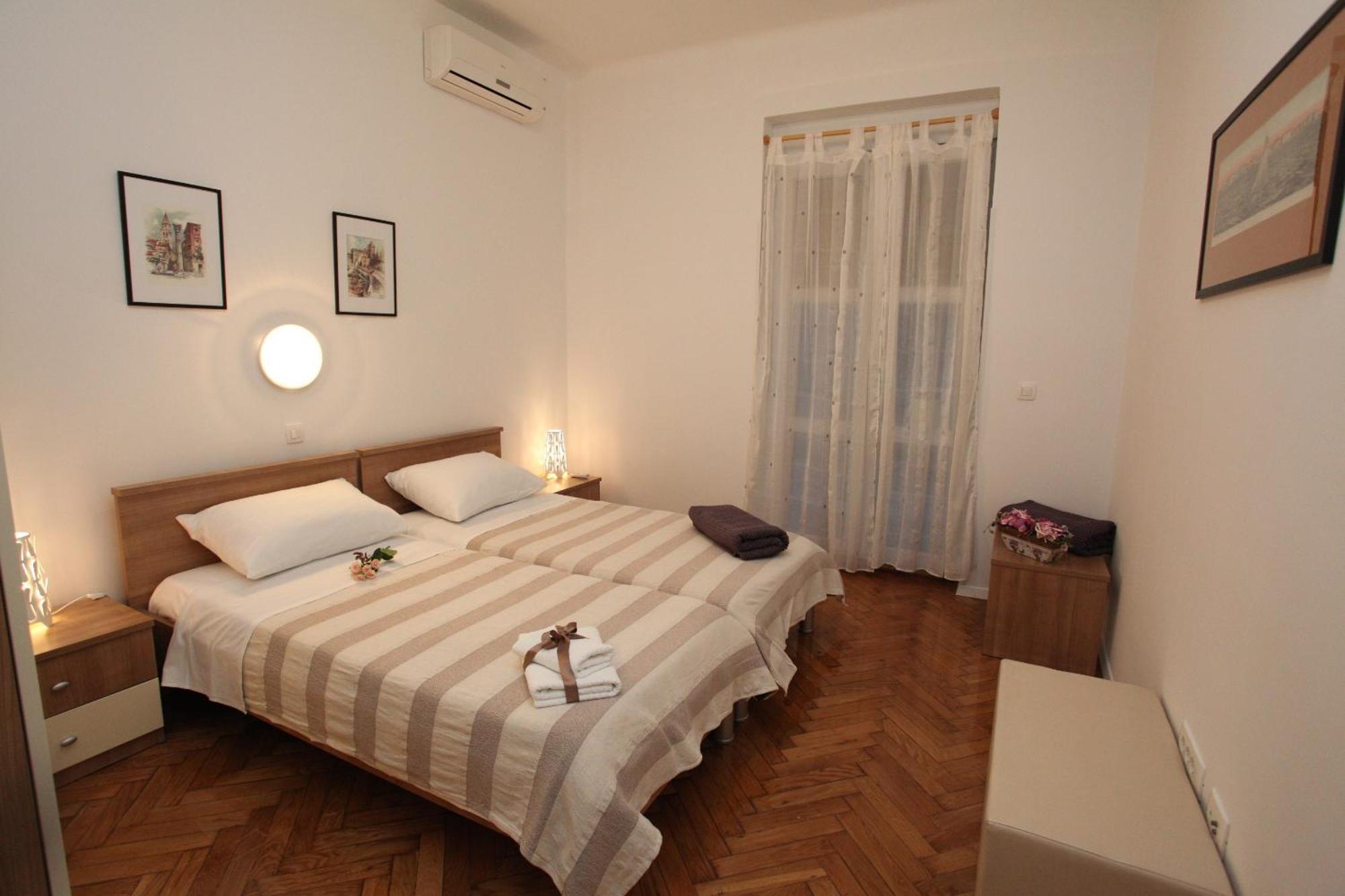 Vincent Apt. In Old Town Centre Apartman