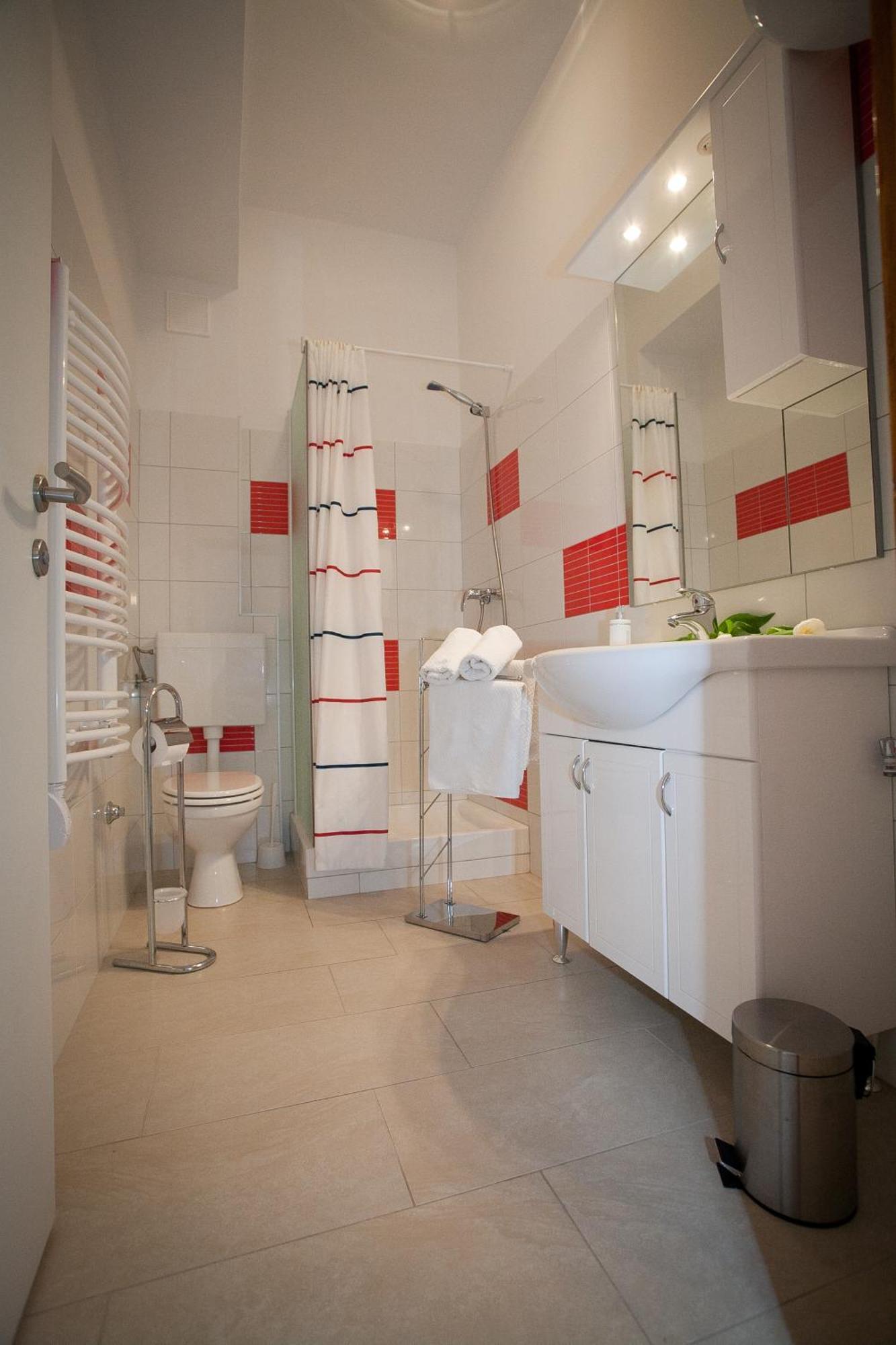 Vincent Apt. In Old Town Centre Apartman