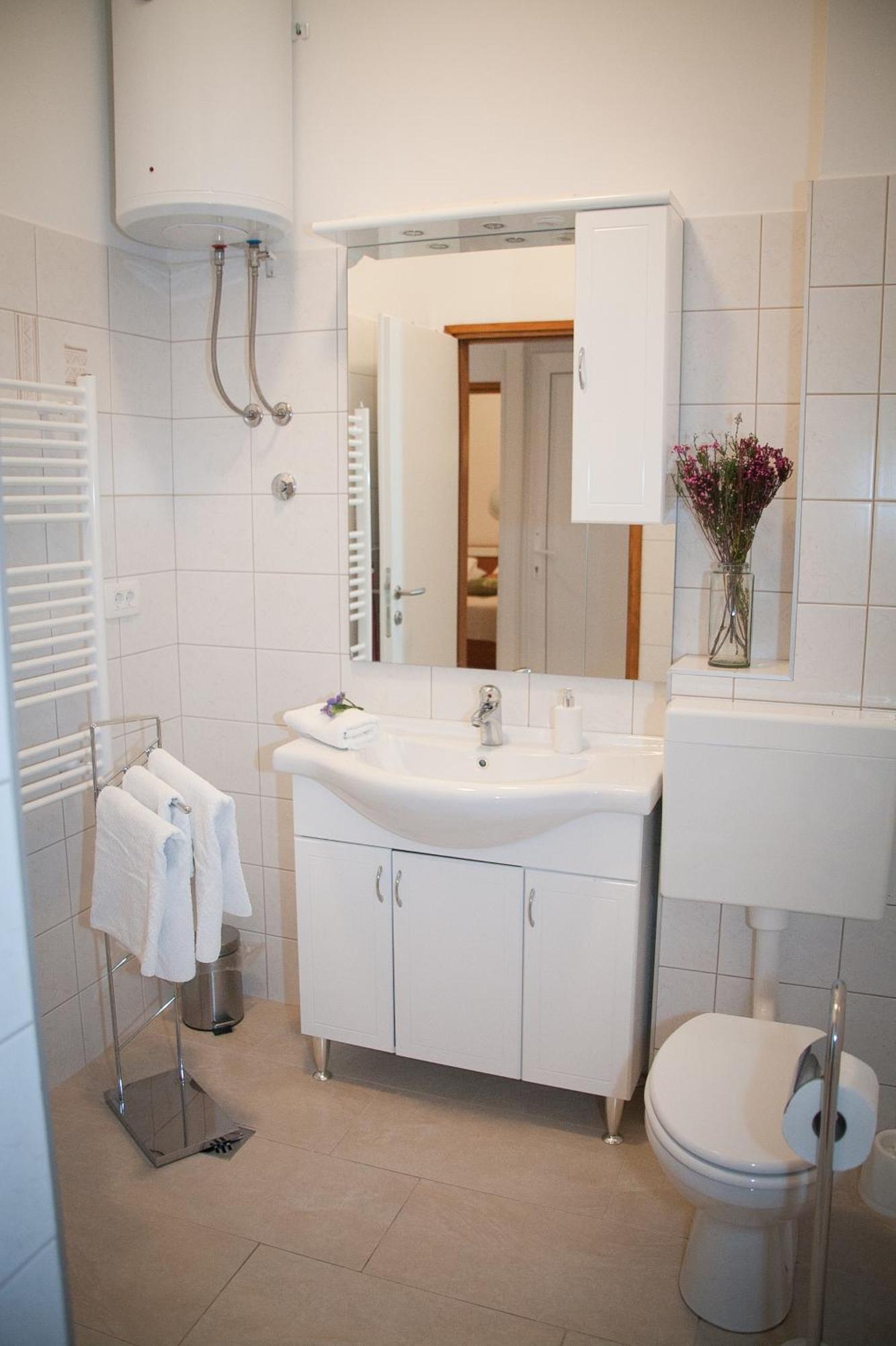 Vincent Apt. In Old Town Centre Apartman *