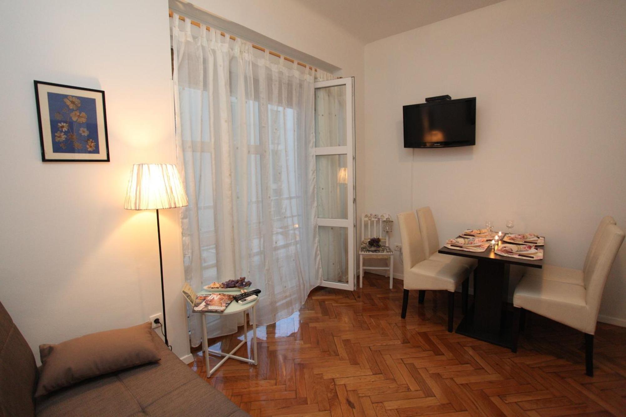 Vincent Apt. In Old Town Centre Apartman *